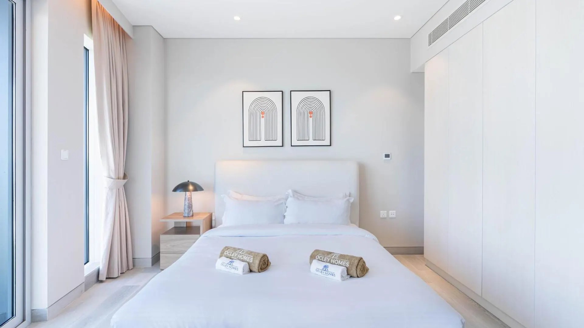 Elegant Brand New Home With Roof Top Pool Dubai Apartment