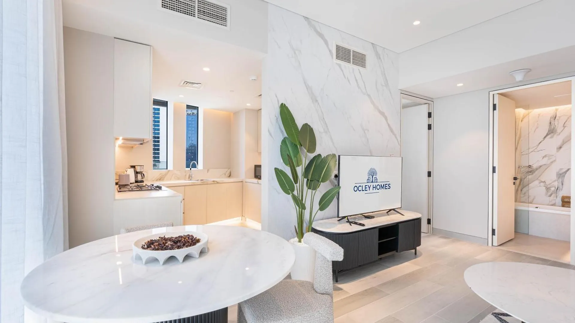Apartment Elegant Brand New Home With Roof Top Pool Dubai