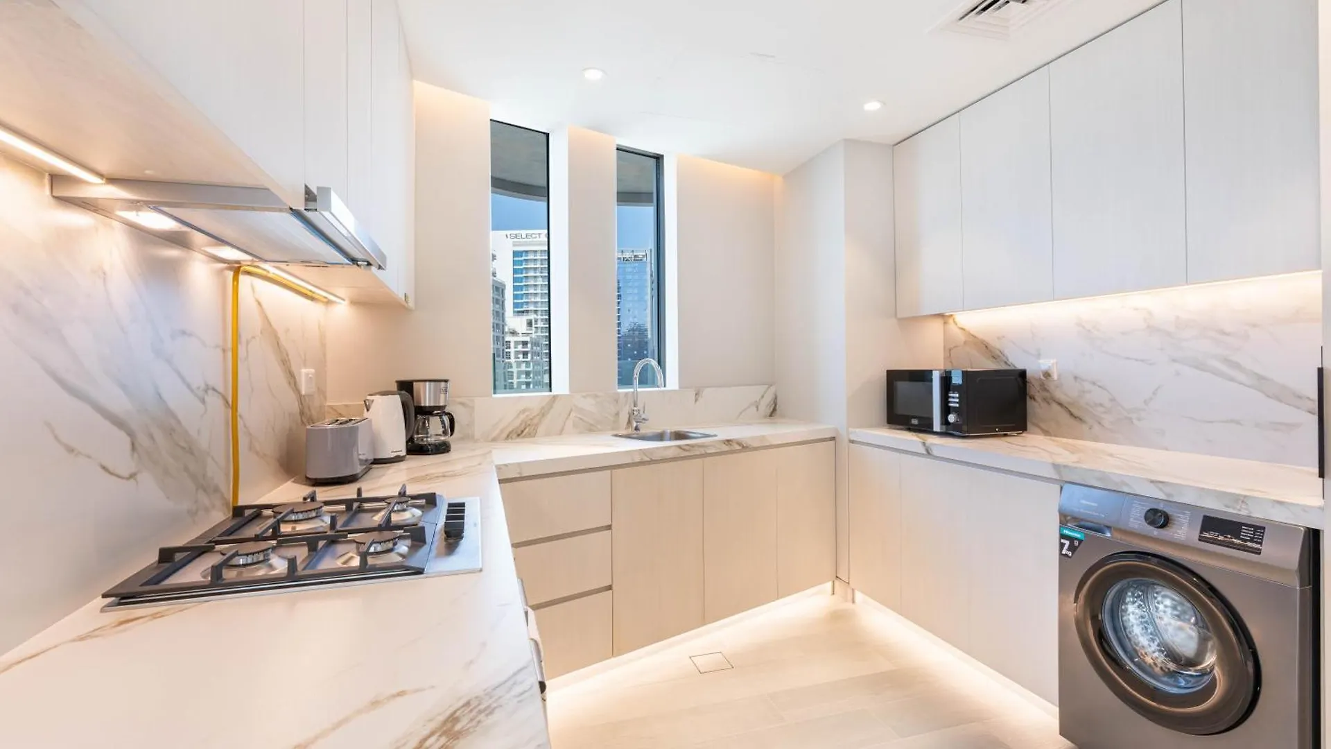 Elegant Brand New Home With Roof Top Pool Dubai United Arab Emirates